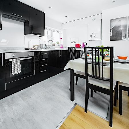 Charming London Home, Opp Arnos Grove Underground Station, Parking New Southgate Екстер'єр фото