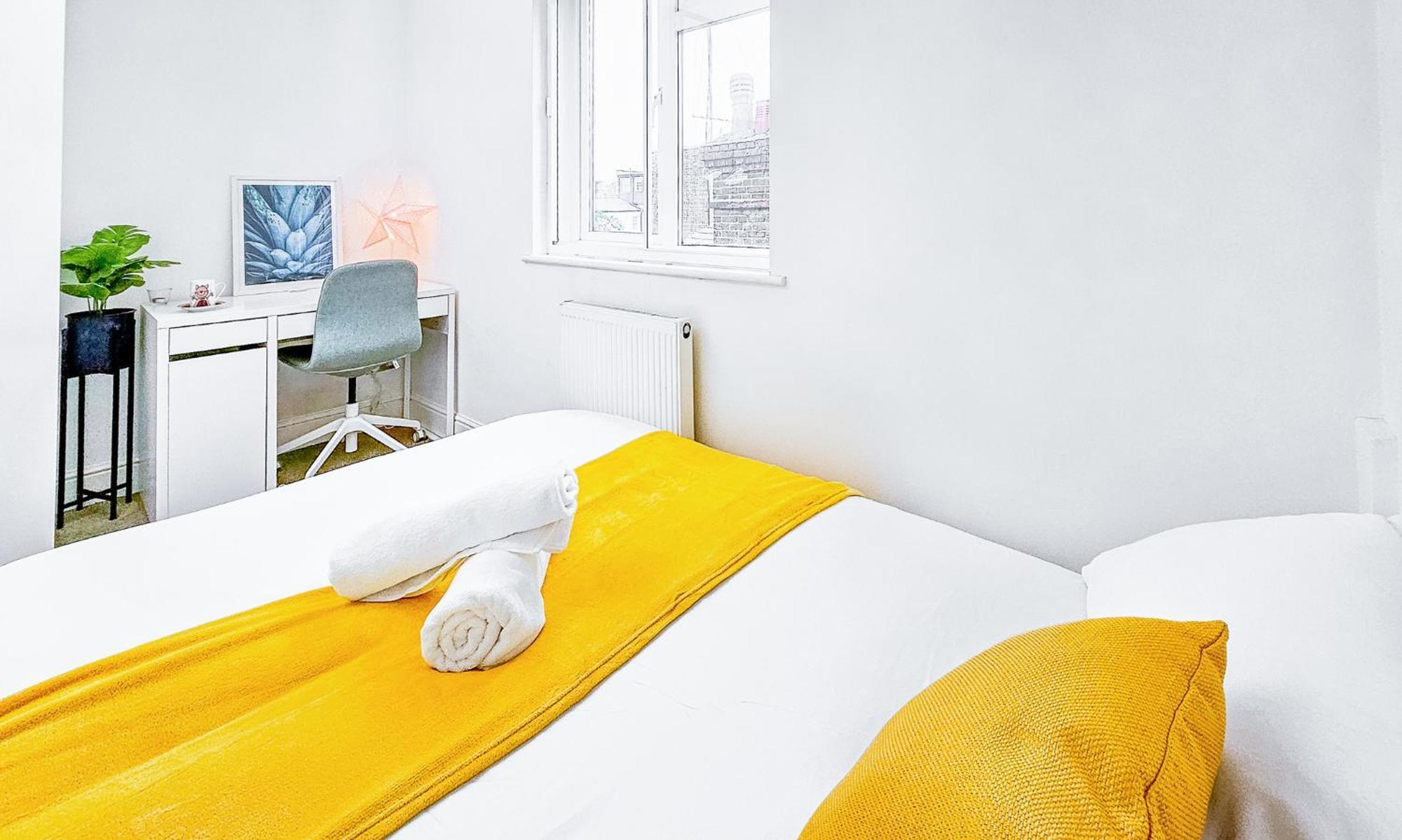 Charming London Home, Opp Arnos Grove Underground Station, Parking New Southgate Екстер'єр фото