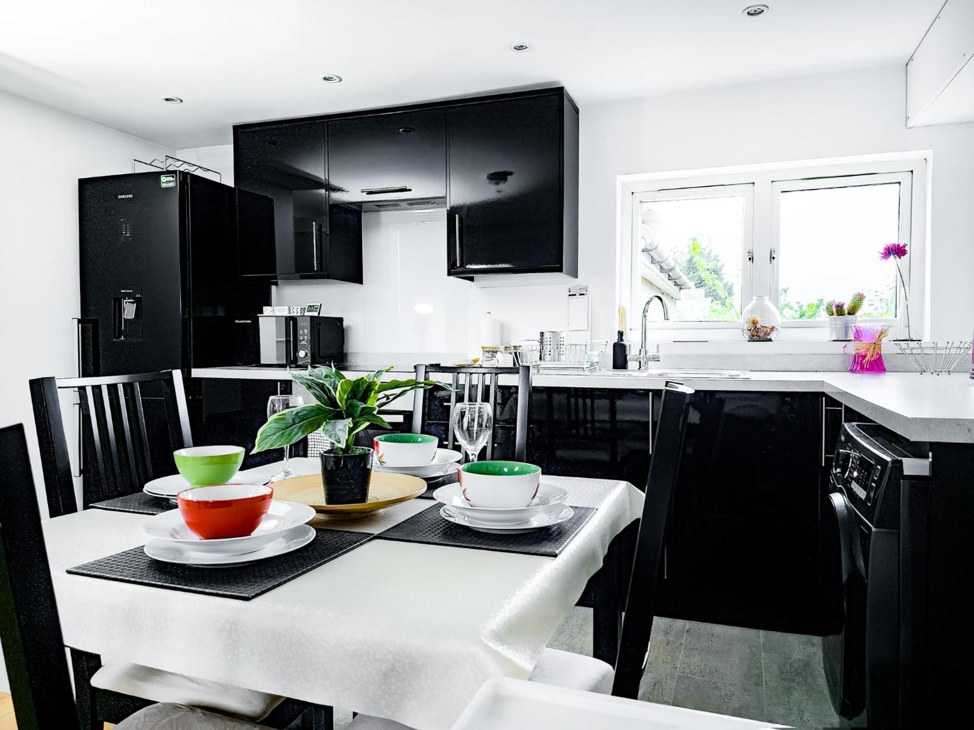 Charming London Home, Opp Arnos Grove Underground Station, Parking New Southgate Екстер'єр фото