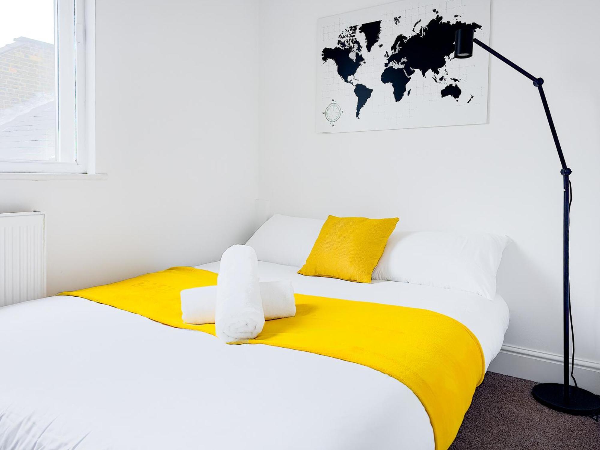 Charming London Home, Opp Arnos Grove Underground Station, Parking New Southgate Екстер'єр фото