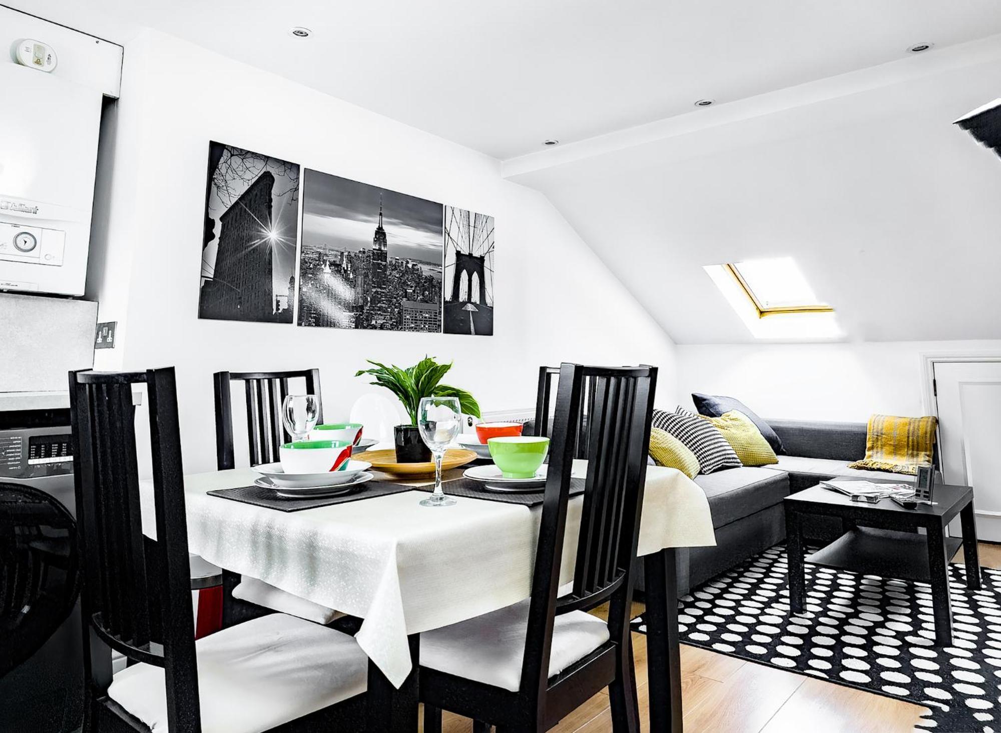Charming London Home, Opp Arnos Grove Underground Station, Parking New Southgate Екстер'єр фото