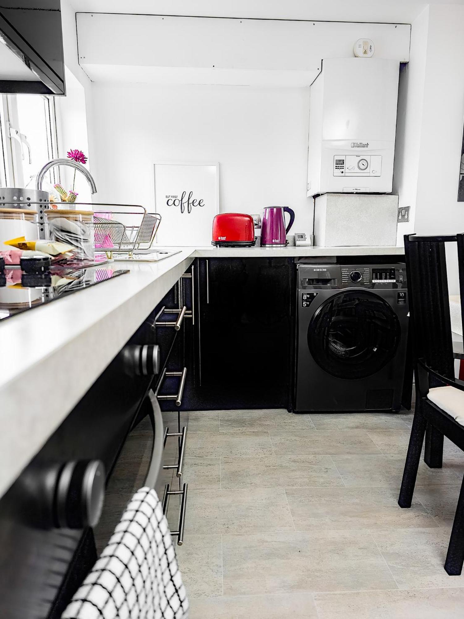 Charming London Home, Opp Arnos Grove Underground Station, Parking New Southgate Екстер'єр фото