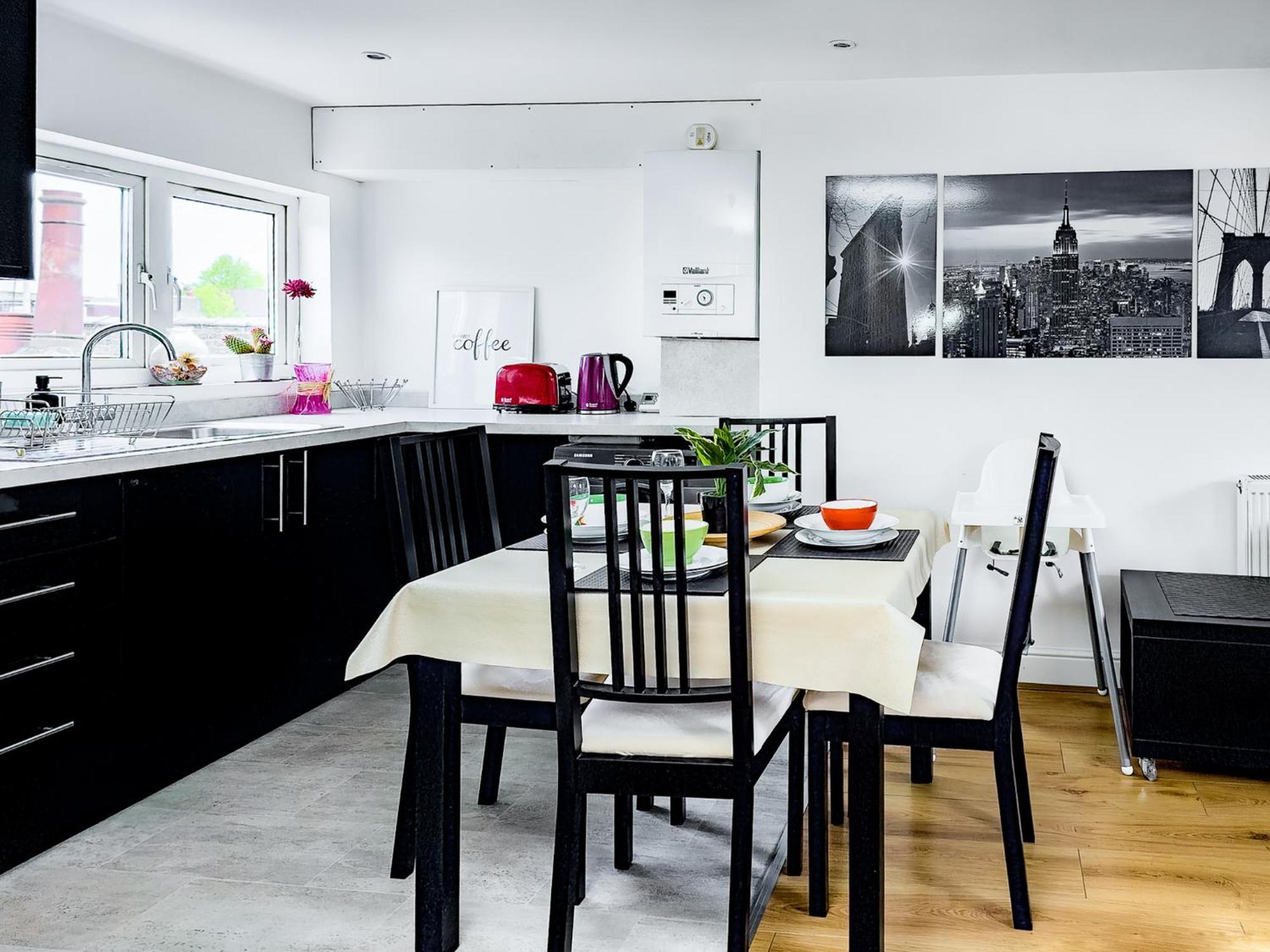 Charming London Home, Opp Arnos Grove Underground Station, Parking New Southgate Екстер'єр фото