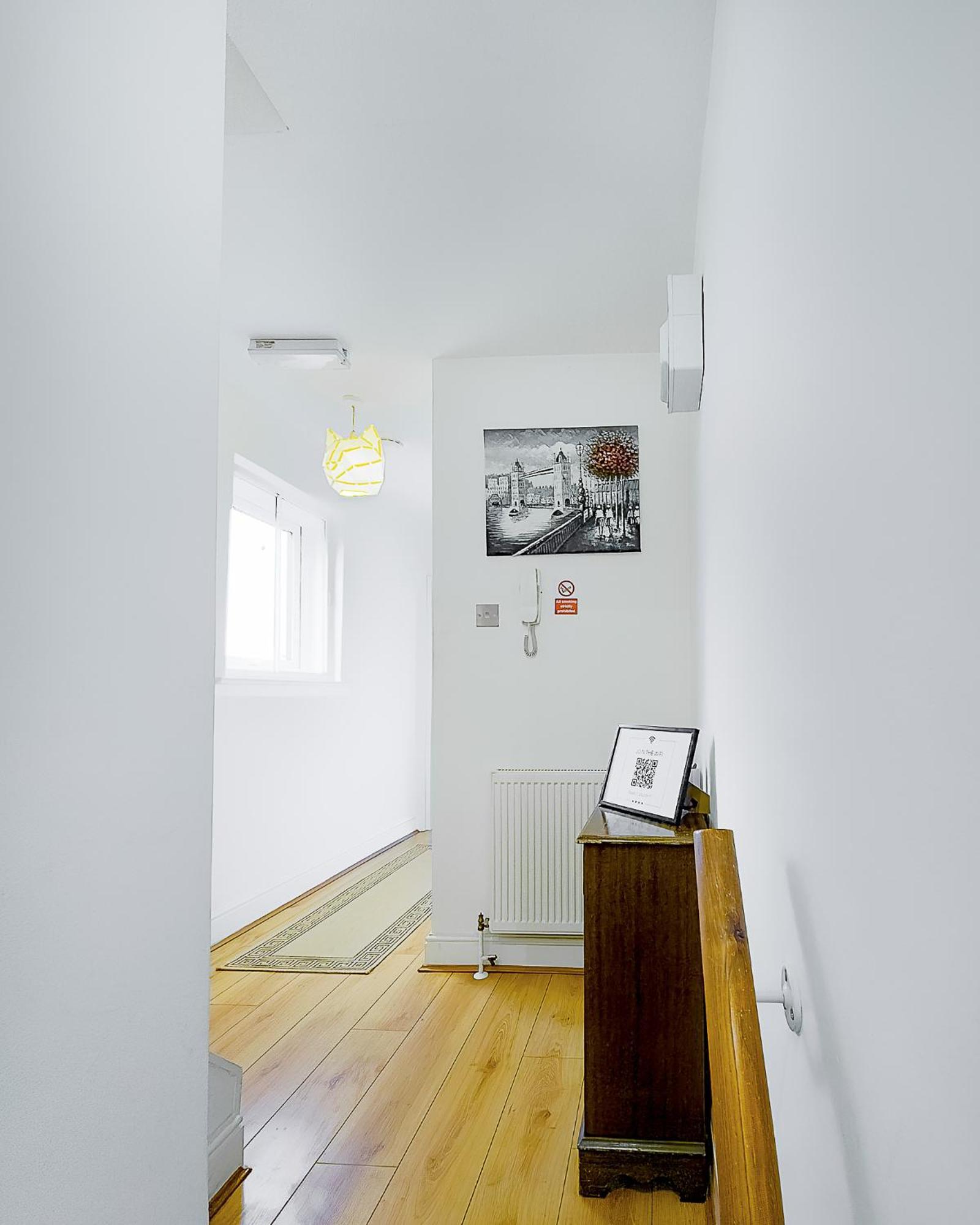Charming London Home, Opp Arnos Grove Underground Station, Parking New Southgate Екстер'єр фото
